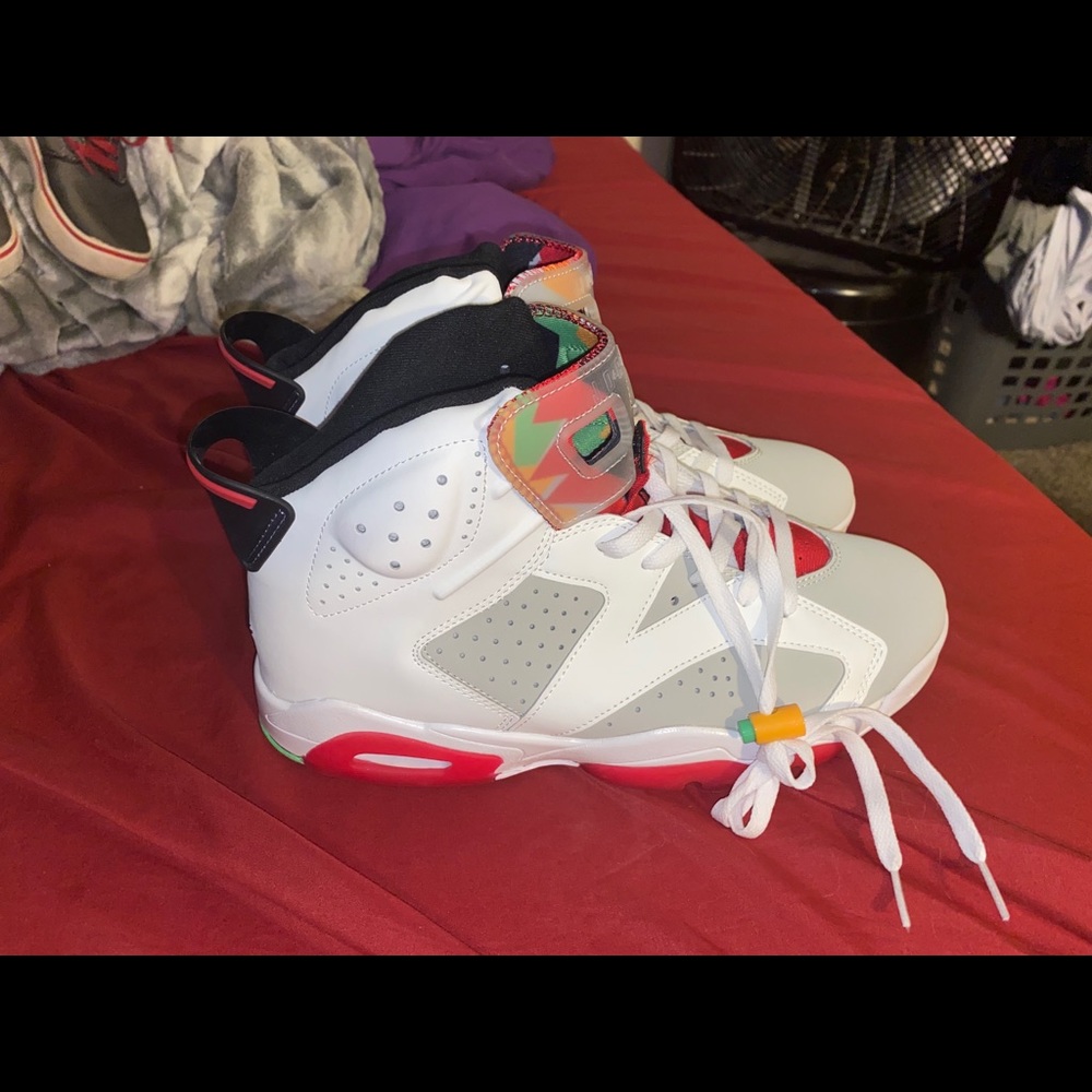 Men’s tennis shoes